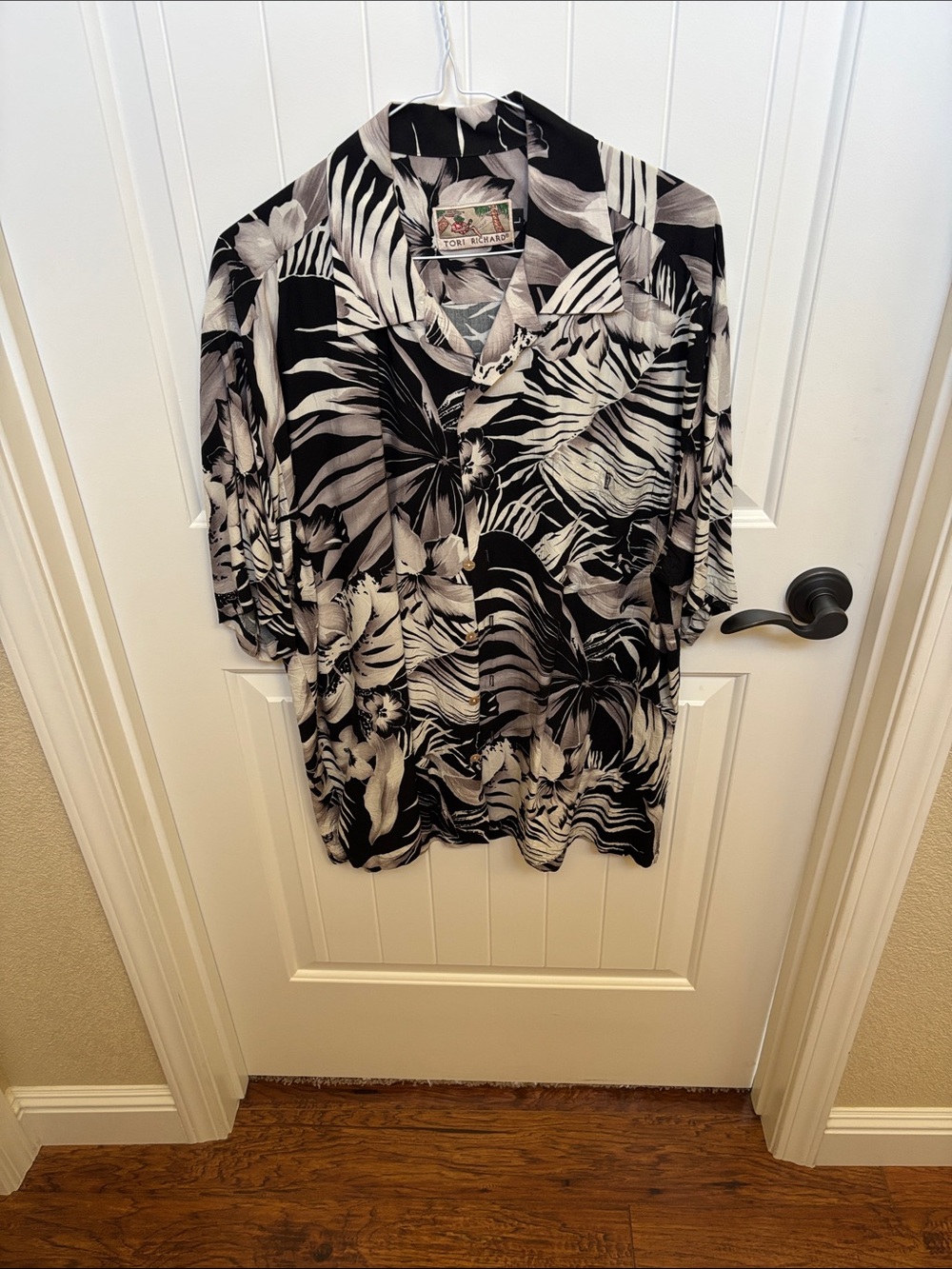 Tori Richard Black & White Tropical Print Button-Down